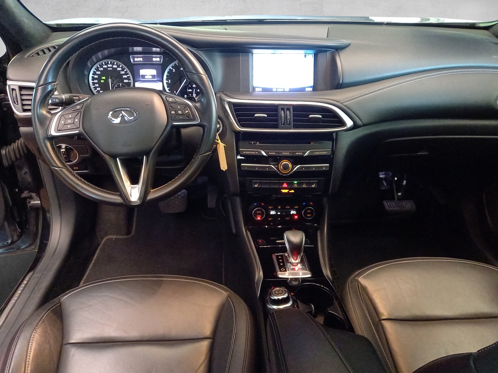 Infiniti Q30 2.2d Premium Tech DCT AWD